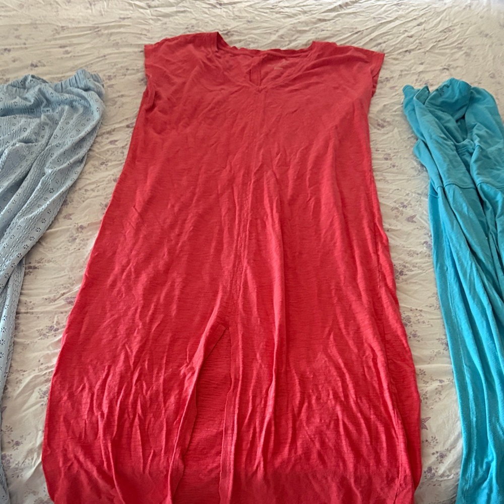 Universal Thread Coral V-Neck Top